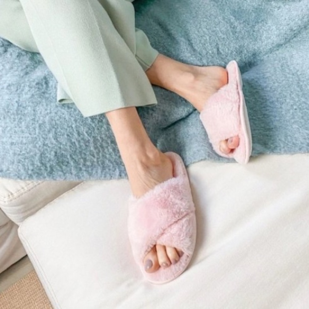 Splendid Faux Fur Criss Cross Slippers